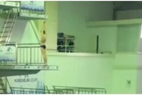 Юный спортсмен ударился головой о вышку во время соревнований по прыжкам в воду