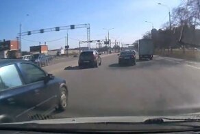 «Я утверждаю, что я ехал тихо спокойно», — водитель "Опеля" наткнулся на питерского "санитара"