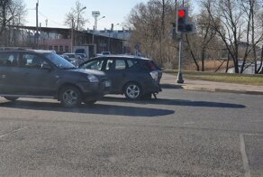 Заметил в последний момент: в Петербурге  водитель «Лексуса» влетел в универсал