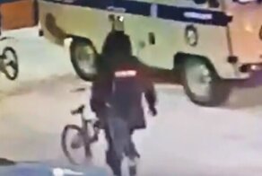 Якутские полицейские забрали из подъезда велосипеды и объяснили это заботой о бесхозных вещах