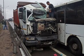 Авария дня. Самосвал без тормозов устроил замес под Петербургом