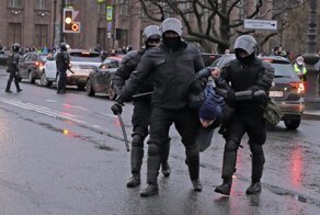 "На митинг вышли только полицейские": реакция на акцию в поддержку Навального