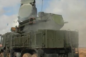 На учениях "Панцири" продемонстрировали уничтожение бронетехники на ходу