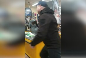 Житель Мариуполя разнес супермаркет, в котором у его жены возник конфликт из-за маски