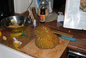 Сюрприз в дуриане (3 фото)