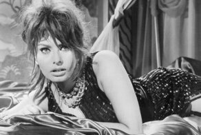 Сногсшибательная Софи Лорен во время съемок фильма "Миллионерша" (1960 г.)