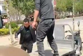 Занимательное видео о трудностях погрузки хрупких предметов