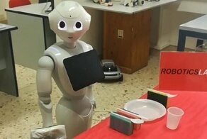 Робота Пеппера научили думать вслух