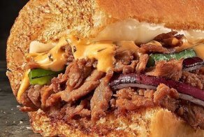 Работник Subway показал, как выглядит мясо, которое используют для сэндвичей