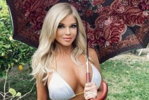 Инстаграм вздрогнул, увидев, что звезда "Спасателей Малибу" выглядит моложе, чем в сериале