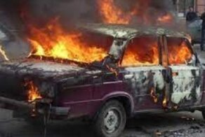 Задержанный ДПС пьяный пенсионер спалил свою машину и чуть не сгорел сам: видео