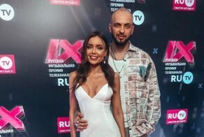 Сексуальные девушки и жены российских певцов, которым есть что показать