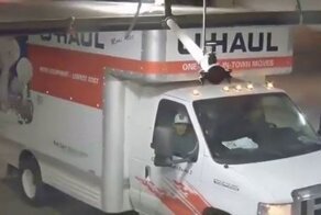 Заехать любой ценой: водитель за рулём арендованного фургона на подземной парковке