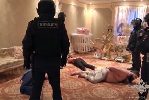 Силовики столицы раскрыли банду, использовавшую для похищения телефонов несовершеннолетних детей