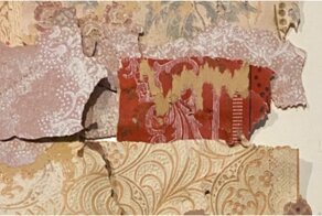 Порталы в прошлое существуют: девушка сняла со стены 10 слоев обоев