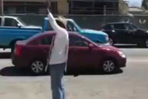 Как гей "белую лесбиянку" с плакатом повстречал