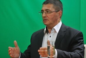 Россиянин подает в суд на доктора Мясникова, после передачи которого бабушка обнинца избавилась от фена