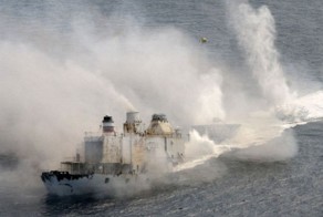 Австралийский морской фрегат стал подводным рифом (27 фото+видео)