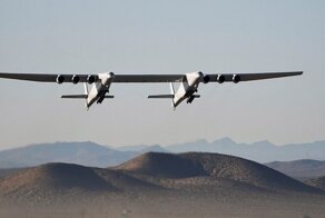 Гигантский самолет Stratolaunch успешно завершил испытательный полет