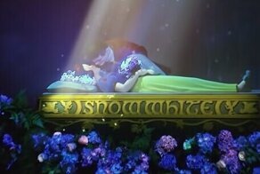 Аттракцион "Белоснежка" в Диснейленде подвергся критике из-за сцены поцелуя