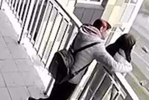 В Москве спасли девушку, которая собиралась спрыгнуть с 18 этажа