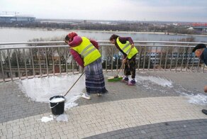 Разрыв шаблона: в Ростове городские улицы убирают цыгане