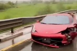 Очень дорогая авария: редкая модель Ferrari разбилась об отбойник в Краснодарском крае