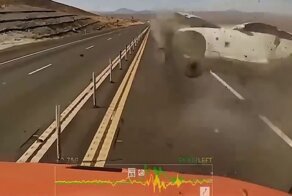 Аварийный пилотаж: водитель и пассажир выжили в этой ужасной аварии на Nissan 350Z