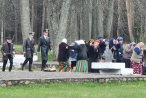 Ко Дню Победы в Белоруссии провели реконструкцию сожжения жителей деревни