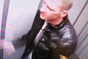 В Бийске парень не устоял перед своим отражением в зеркале лифта