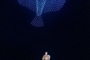 Световое шоу дронов над мемориалом во Ржеве