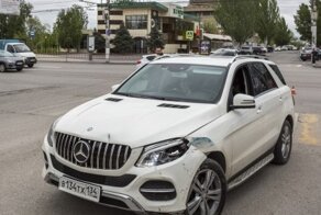В Волгограде водитель протаранил автомобиль ДПС, но уверен в своей невиновности