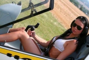 Подборка сексуальных девушек, которые любят авиацию (43 фото)