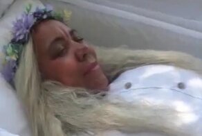 Доминиканка отрепетировала собственные похороны