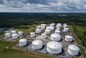 Американцы в панике скупают бензин