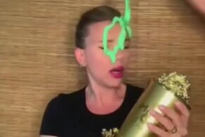 Скарлетт Йоханссон и её муж пошалили во время прямого эфира