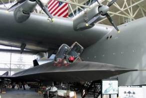 Самый огромный самолет Hughes H–4 Hercules (8 фото)