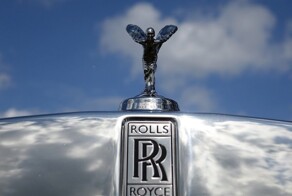 «Дух экстаза»: что за женщина на капотах Rolls-Royce