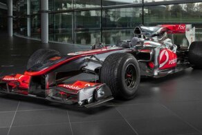 Гоночный болид McLaren семикратного чемпиона Льюиса Хэмилтона отправляется на аукцион