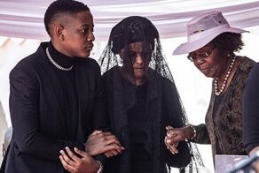 Вдову Роберта Мугабе оштрафовали за ненадлежащее захоронение мужа