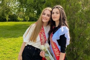 Бантики, чулочки: самые обворожительные участницы "Последнего звонка" 2021 года