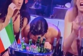 Вокалиста группы Måneskin обвинили в употреблении наркотиков прямо во время шоу