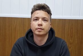 Появилось первое видео задержанного в Минске основателя издания Nexta