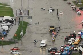 Москва "уходит под воду": небеса разверзлись над столицей