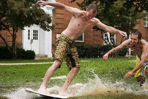 Ураган принес людям радость (35 фото + видео)