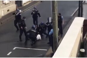 Задержание неадекватной вооруженной женщины во Франции