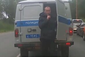 Преступник попытался совершить дерзкий побег из полицейской "Буханки"