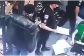 Боевая продавщица с помощью полицейской дубинки пресекла попытку воровства