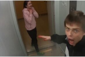Настя, помоги мне: неадекватный подросток в лифте дома в Ярославле