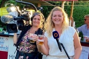Свингеры развели пришедшую к ним журналистку на секс в прямом эфире